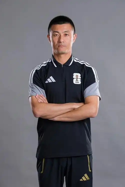 傅明执法厄瓜多尔创纪录：中国裁判组数据榜登顶 国际赛场效率惊人